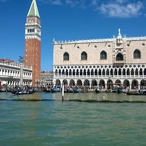 In Back To San Marco Tourist Italia
